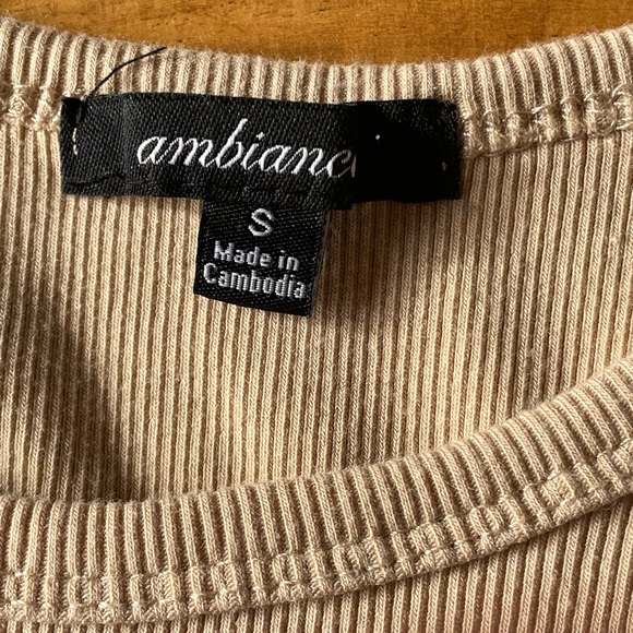 Women's Cream Ribbed crop top - Picture 3 of 3